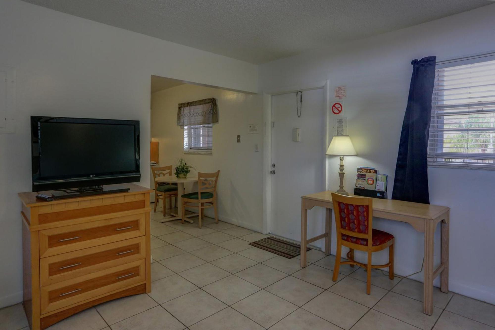 Richard'S Motel Studios Hollywood Room photo